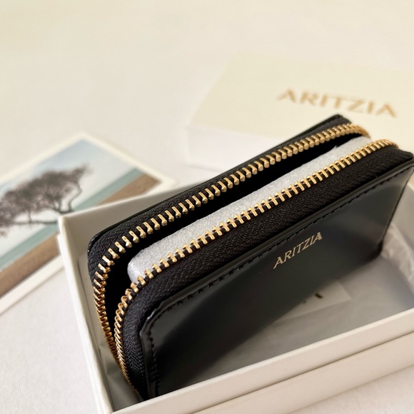 ⛔️SOLD⛔️Aritzia Clientele limited edition black wallet - Picture 4 of 5
